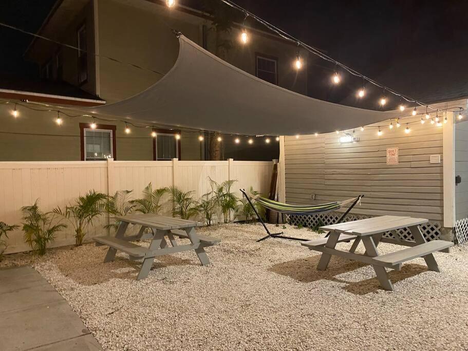 Contemporary 1-Bedroom Private Bungalow Walk To Armature & Riverwalk Tampa Buitenkant foto