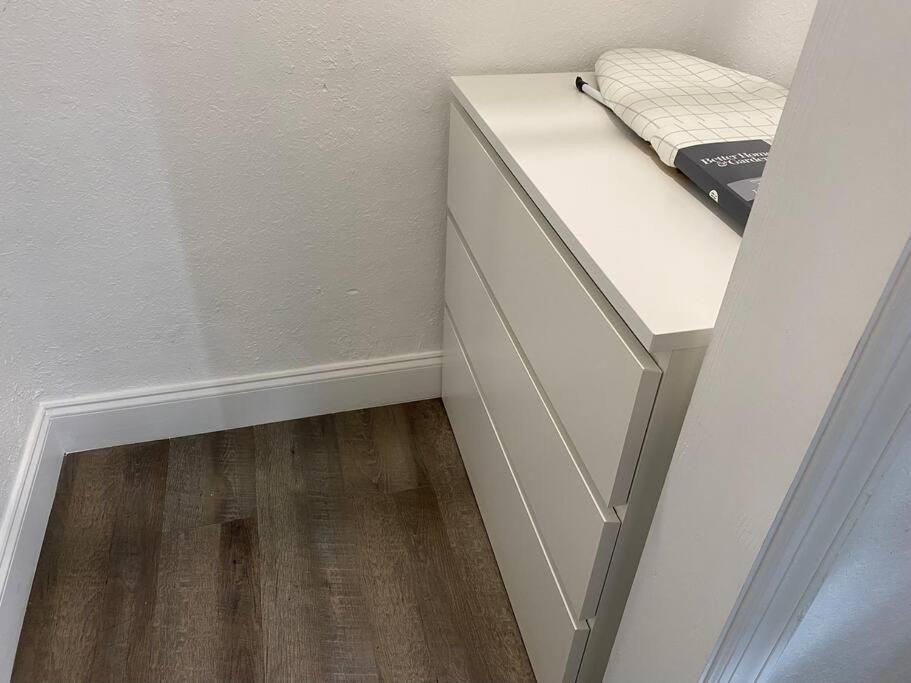 Contemporary 1-Bedroom Private Bungalow Walk To Armature & Riverwalk Tampa Buitenkant foto