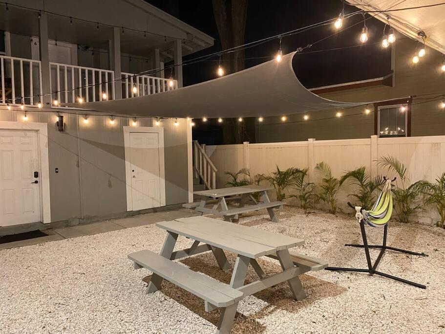 Contemporary 1-Bedroom Private Bungalow Walk To Armature & Riverwalk Tampa Buitenkant foto