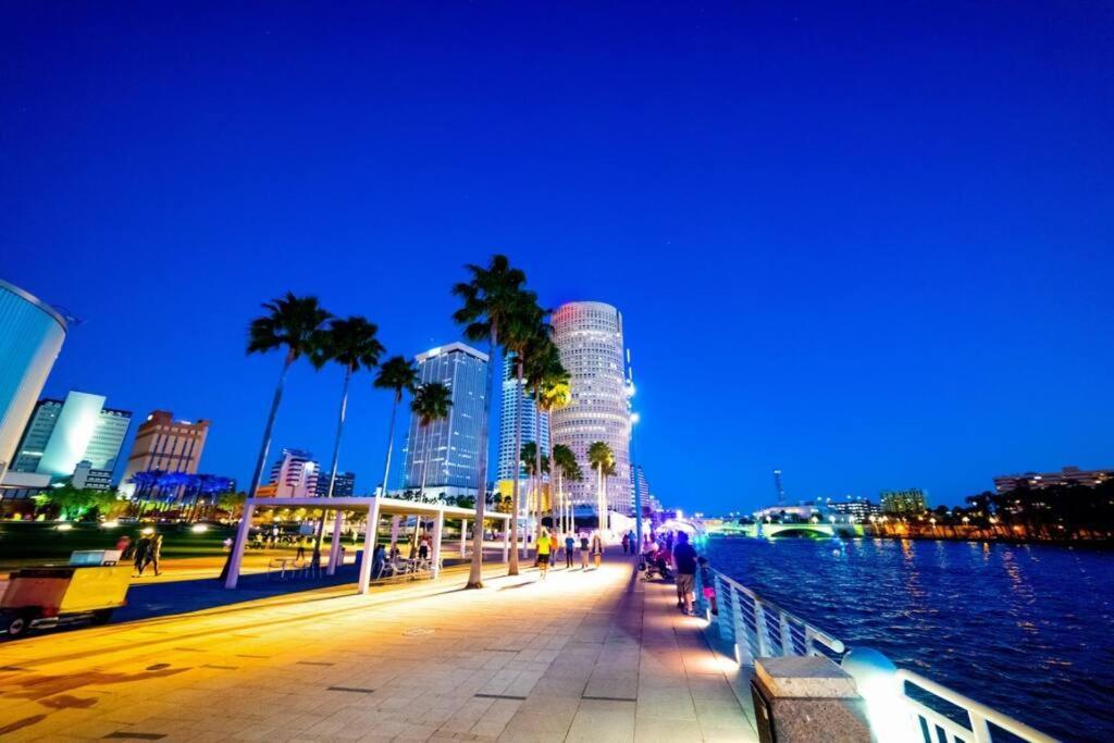 Contemporary 1-Bedroom Private Bungalow Walk To Armature & Riverwalk Tampa Buitenkant foto